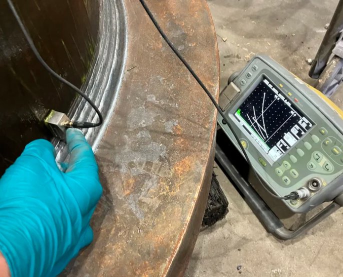 Ultrasonic non-destructive testing of a welded seam
